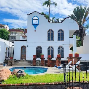 Hill House - México