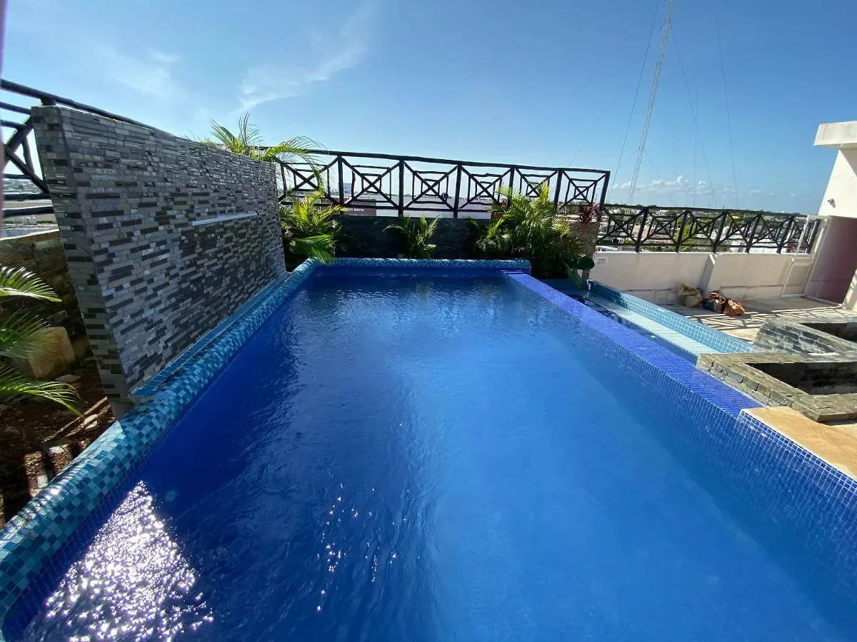 Suites La Roca By R&T Cancun 3*,