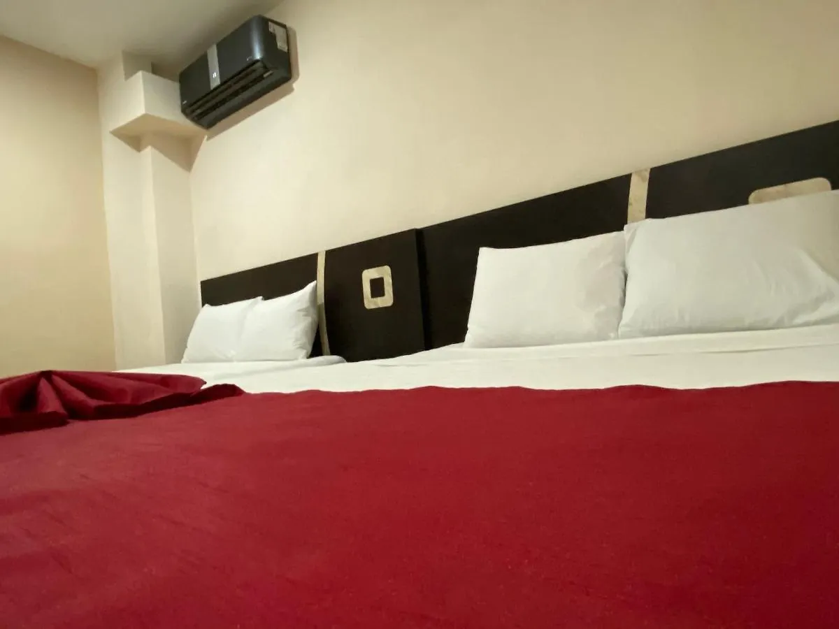 Suites La Roca By R&T 칸쿤 3*,