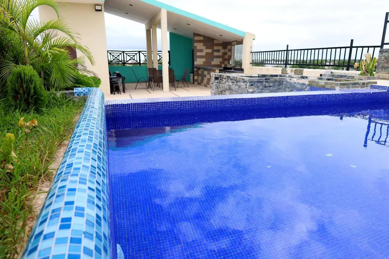 Suites La Roca By R&T 칸쿤 3*,