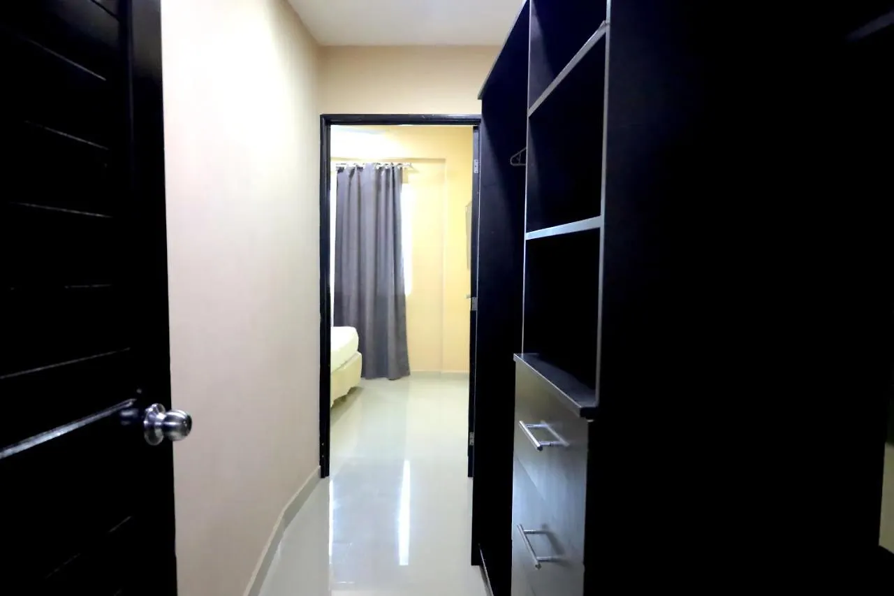Suites La Roca By R&T 칸쿤 3*,
